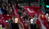 52 Procent van de Turkse kiezers schaarde zich achter zittend president Recep Tayyip Erdogan, die nog eens vijf jaar de scepter zal zwaaien in Turkije.