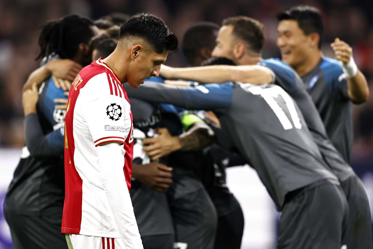Ajax lijdt tegen Napoli grootste Europese nederlaag ooit: 1-6 