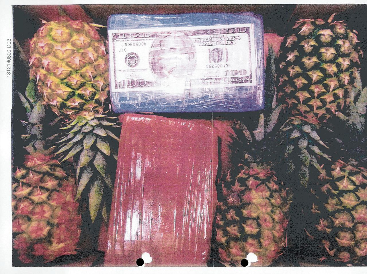 In een lading met ananassen vond de politie eind 2013 ruim 300 blokken cocaïne verpakt in oranje plastic. Ieder blok weegt ongeveer 1 kilo als de verpakking is verwijderd. De handelswaarde van de partij bedroeg circa 10 miljoen euro.