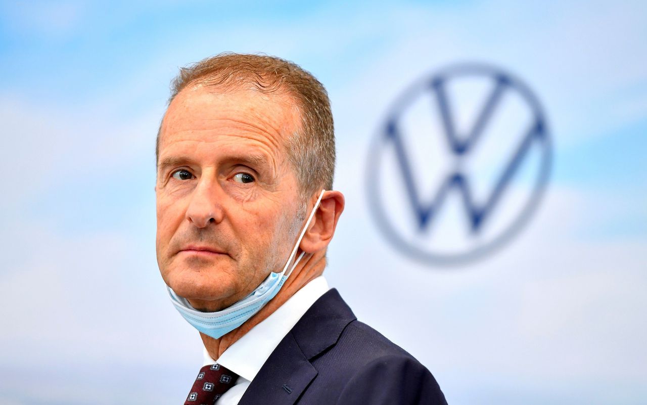 Herbert Diess wil met Volkswagen Tesla voorbij streven, maar dat lukt nog niet echt.
