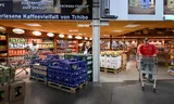 Grenssupermarkt Ter Huurne. Duitse consumenten komen in het Nederlandse gedeelte koffie kopen. De koffie is door belasting een stuk duurder in Duitsland. Foto Eric Brinkhorst     