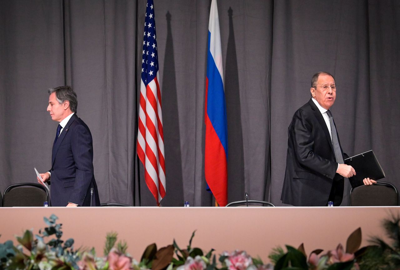 Antony Blinken (links) en Sergej Lavrov, de ministers van Buitenlandse Zaken van de VS en Rusland, spraken elkaar donderdag in Stockholm.