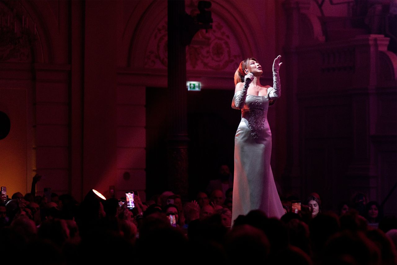 Zangeres Nawal El Zoghbi en haar fans overstemmen het Nederlands Kamerorkest 