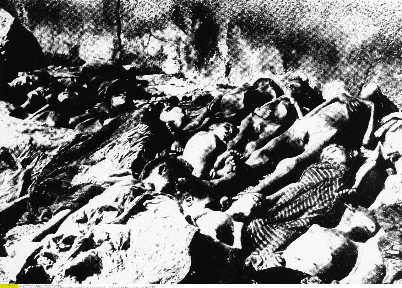 Slachtoffers van de Armeense genocide in 1915 (Foto Ullstein) Mord/Zwangsumsiedlung von Armeniern: Leichen von Armeniern, die bei den Gewaltm„rschen ums Leben gekommen sind. ohne weitere Angaben 1915/16