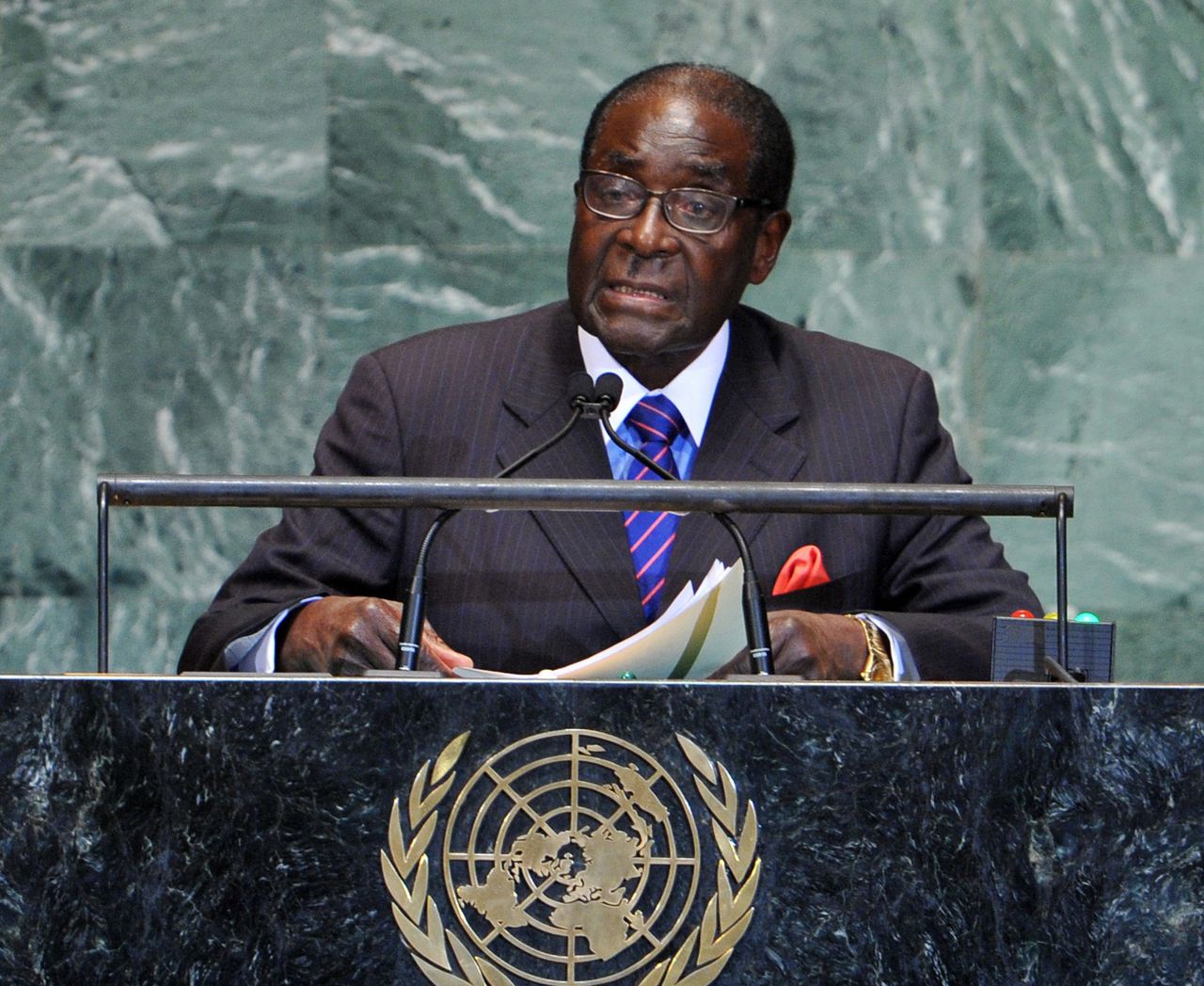 epa03411789 Robert Mugabe, President of the Republic of Zimbabwe addresses the 67th session of the United Nations General Assembly at United Nations headquarters in New York, New York, USA, 26 September 2012. EPA/JASON SZENES