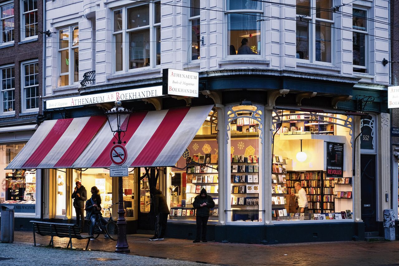 Boekhandel Athenaeum op het Spui in Amsterdam. De vijf Athenaeum-boekhandels krijgen nieuwe eigenaren.