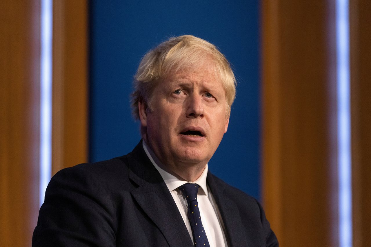 Britse premier Johnson herschikt kabinet en ontslaat drie ministers 