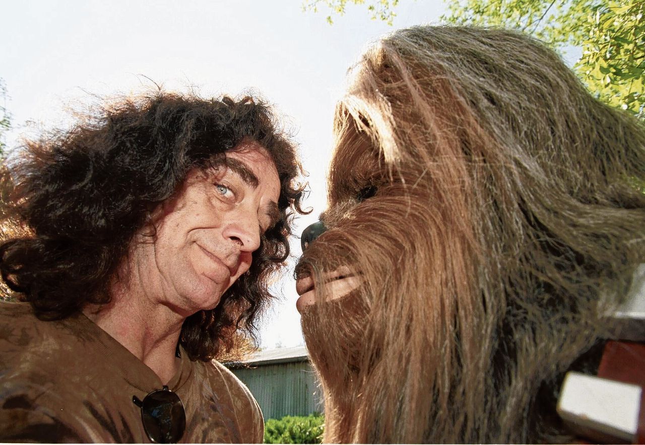 Peter Mayhew met Chewbacca.