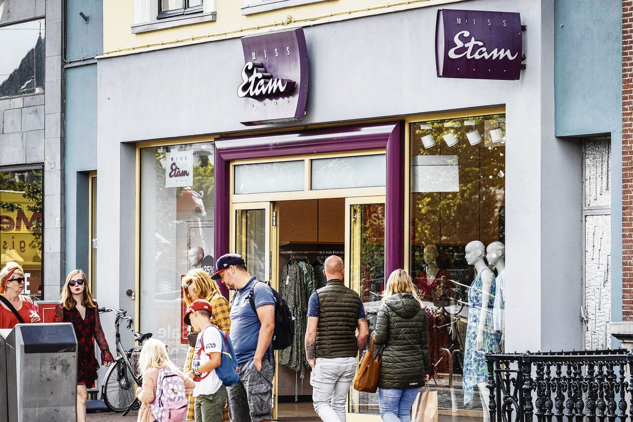Winkel van Miss Etam in Leeuwarden. Moederbedrijf FNG heeft faillissement aangevraagd.