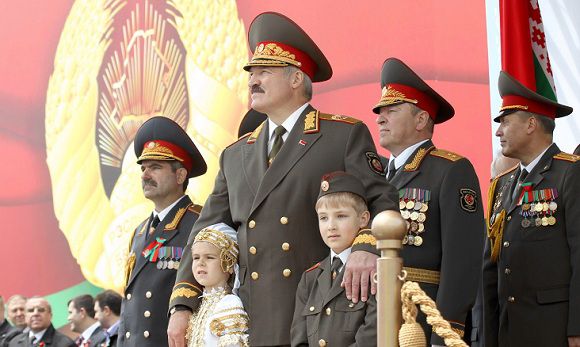 Arrestaties en protesten in Wit-Rusland tegen president ...