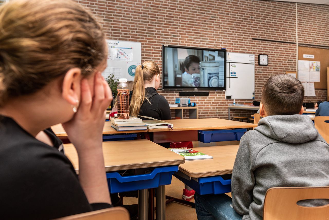 Voorlichtingsles over sexting en grooming aan groep 8 van de Sint Petrusschool in Diemen, net vóór de coronauitbraak.