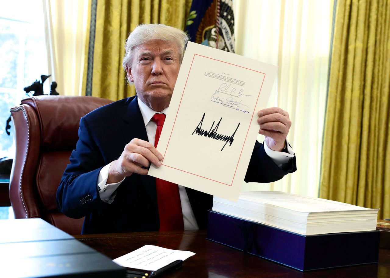Trump tekent hervorming belastingstelsel  