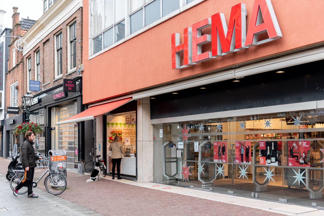 De HEMA in Alkmaar op dinsdag, de eerste dag van de lockdown.