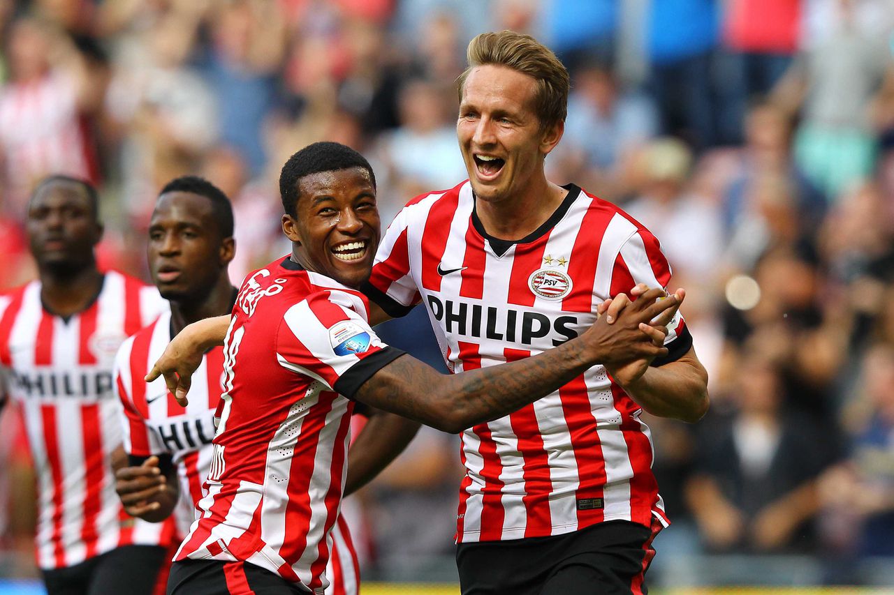 Luuk de Jong (R) en Georginio Wijnaldum (allebei PSV) in een wedstrijd eerder deze week, tegen SC Cambuur.