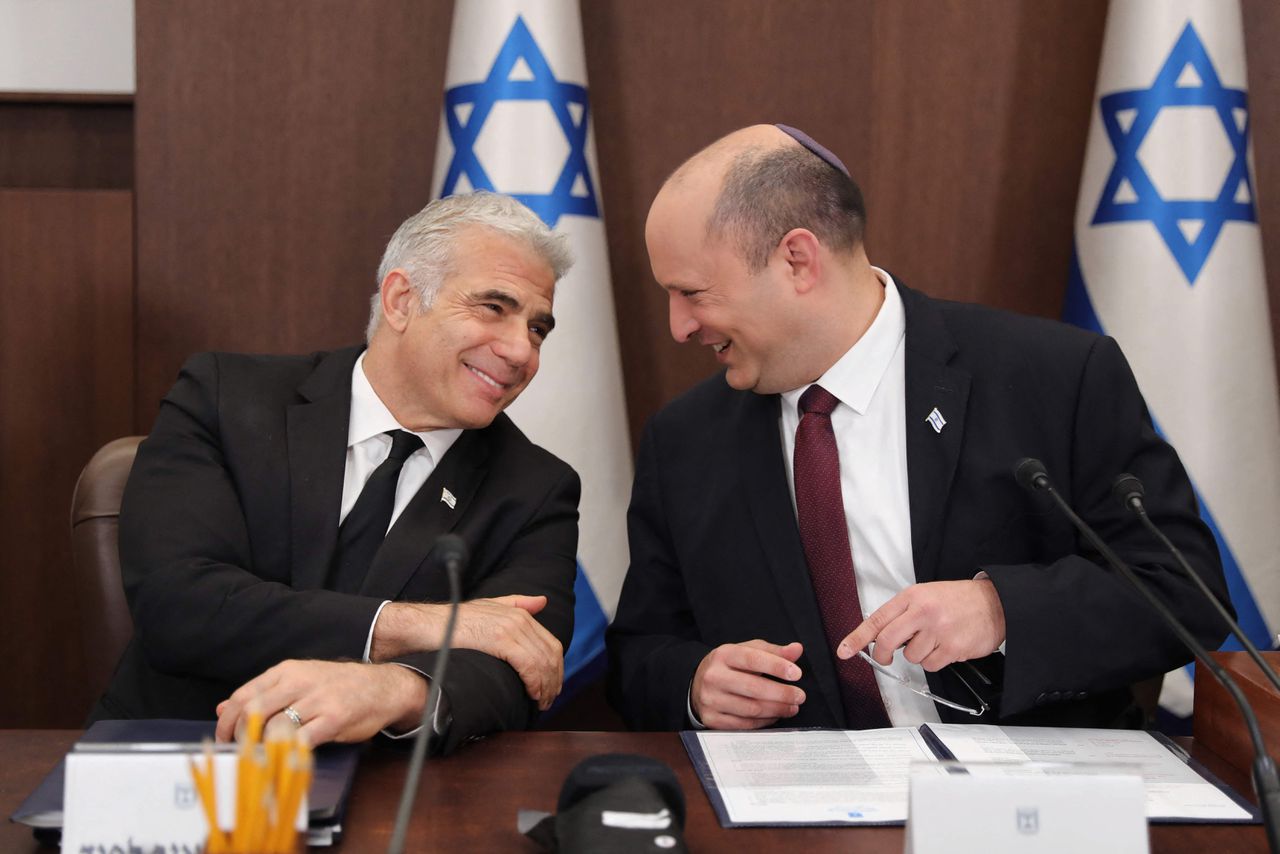 Israëlische premier: nieuwe verkiezingen aanstaande, buitenlandminister Lapid neemt taken over 