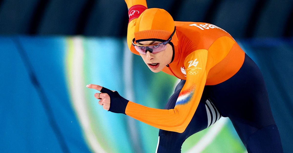 Favoriet Femke Kok deed naar ieders verwachting iets unieks: olympisch goud op de 500 meter