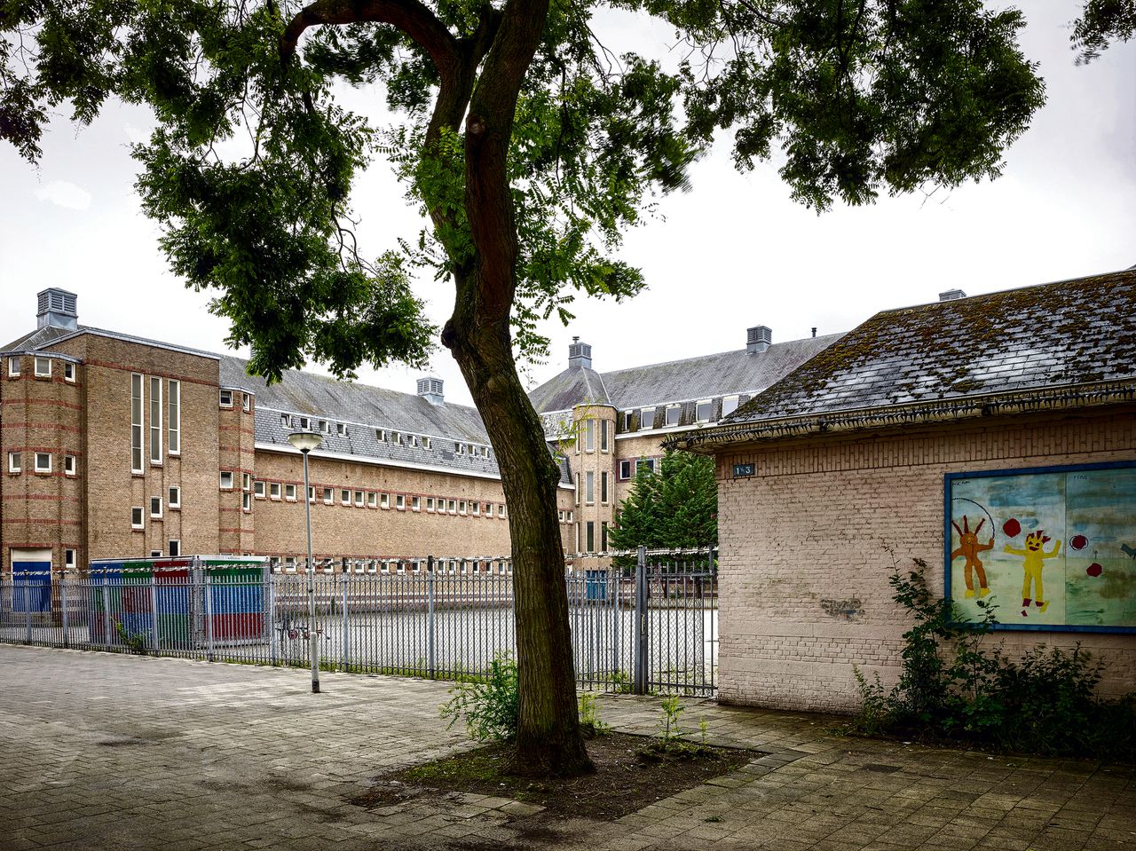 Het voormalige ROC Zadkine aan de Vorkstraat in Rotterdam, aangekocht door het salafistische Al Waqf.