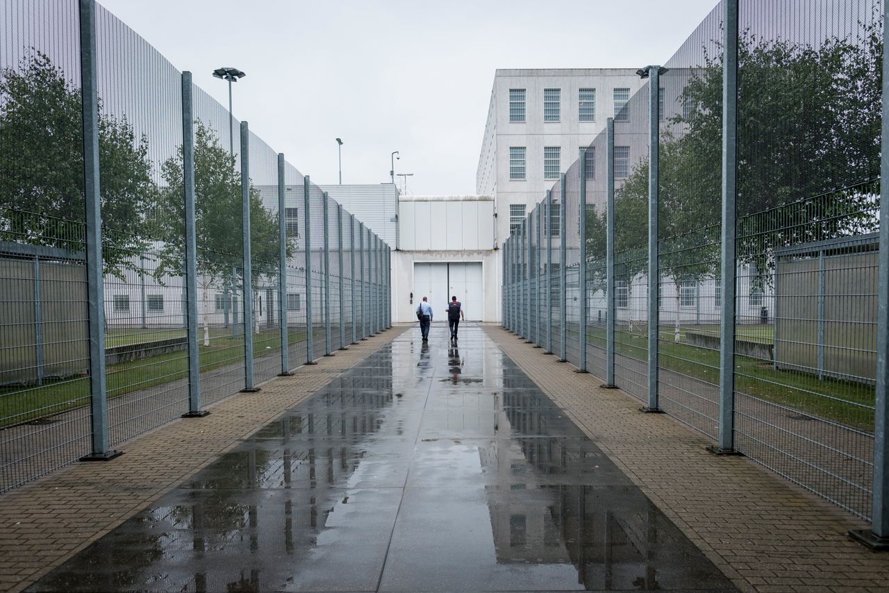 Net als in de rest van de Nederlandse samenleving, neemt het aandeel 65-plussers in gevangenissen de komende jaren toe.