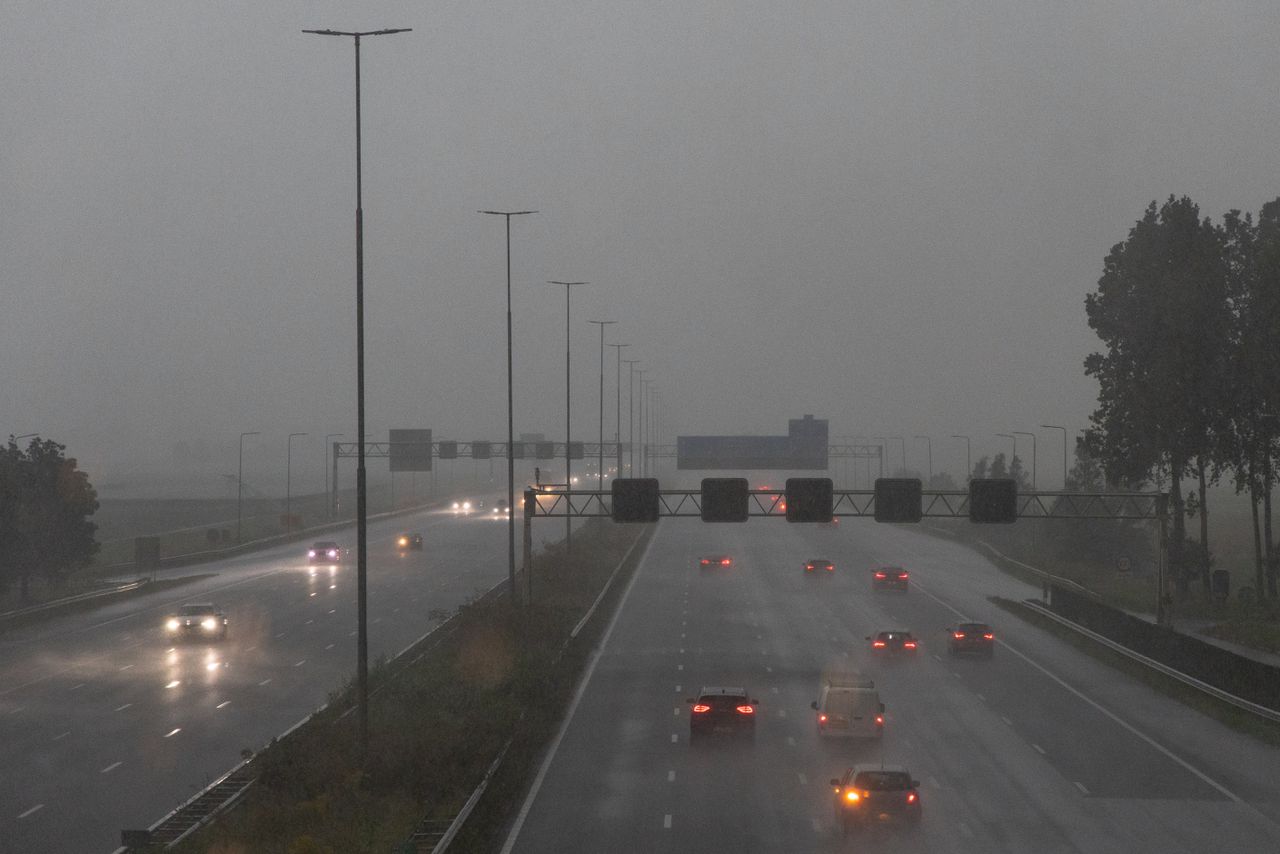 KNMI beëindigt code oranje in Zeeland en Zuid-Holland, Rijkswaterstaat waarschuwt automobilisten 