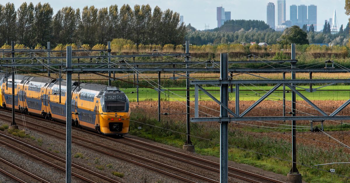 Vanaf woensdag minder treinen op meerdere trajecten vanwege de extreme hitte, meldt NS