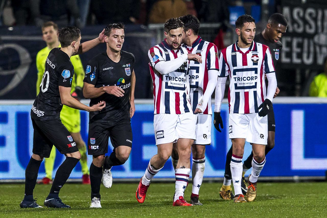 PEC Zwolle wint in Tilburg na 2-0 achterstand 
