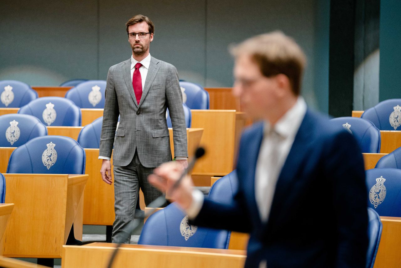 Sjoerd Sjoerdsma (links, D66) en Pepijn van Houwelingen (FVD) in de Tweede Kamer.