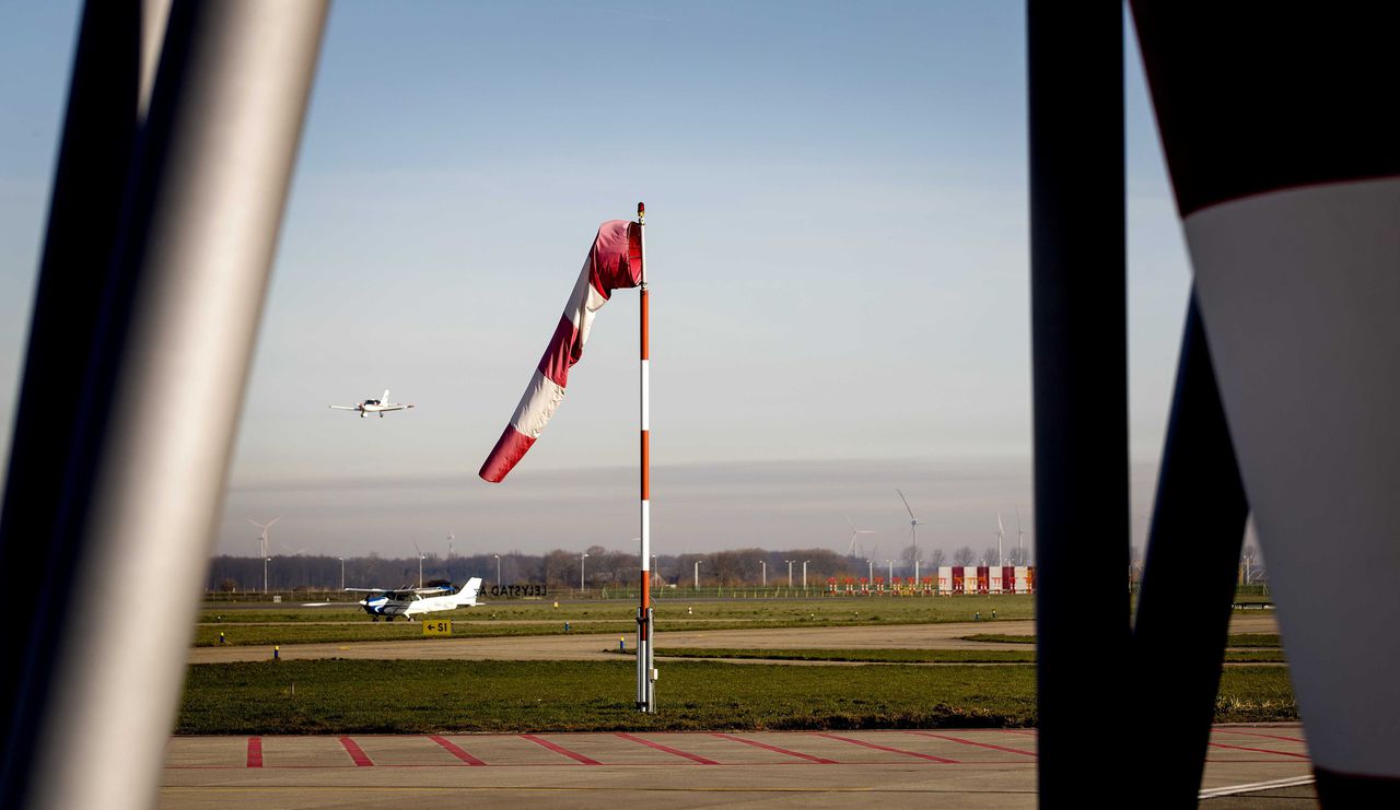 De opening van Lelystad Airport wordt uitgesteld.