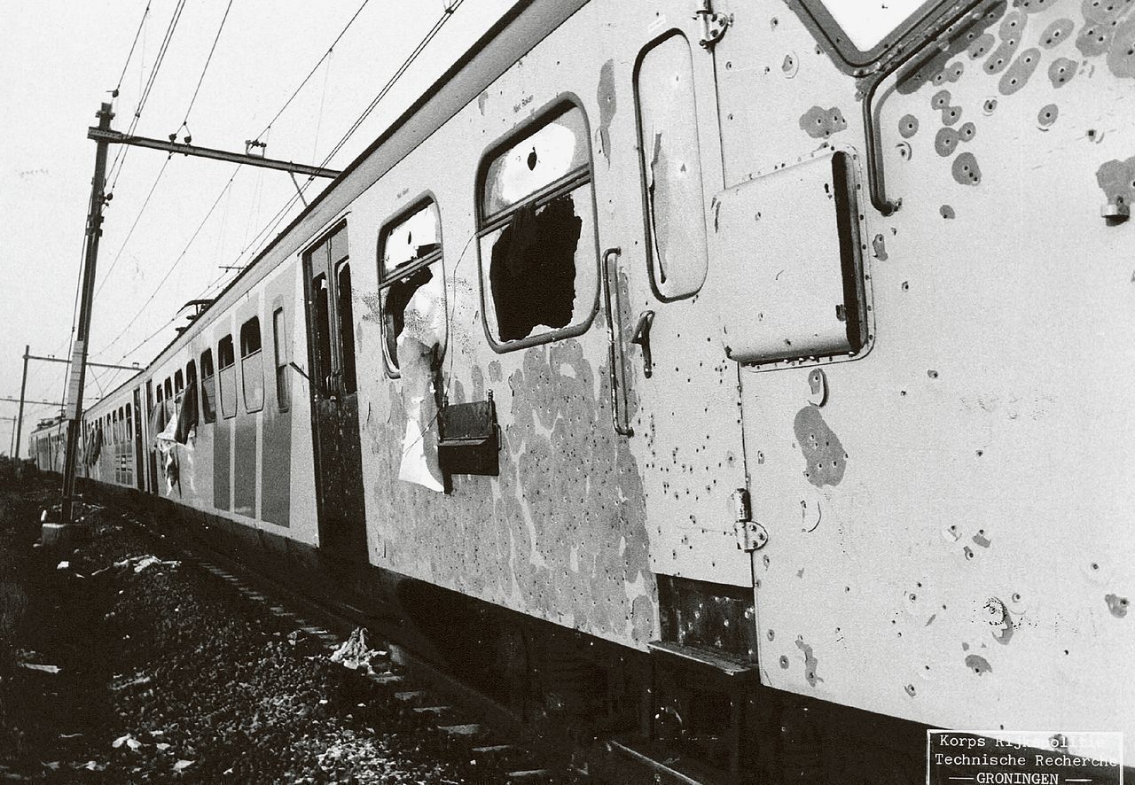 Op 23 mei 1977 gijzelden Molukse jongeren een trein tussen Assen en Groningen, vlakbij De Punt.
