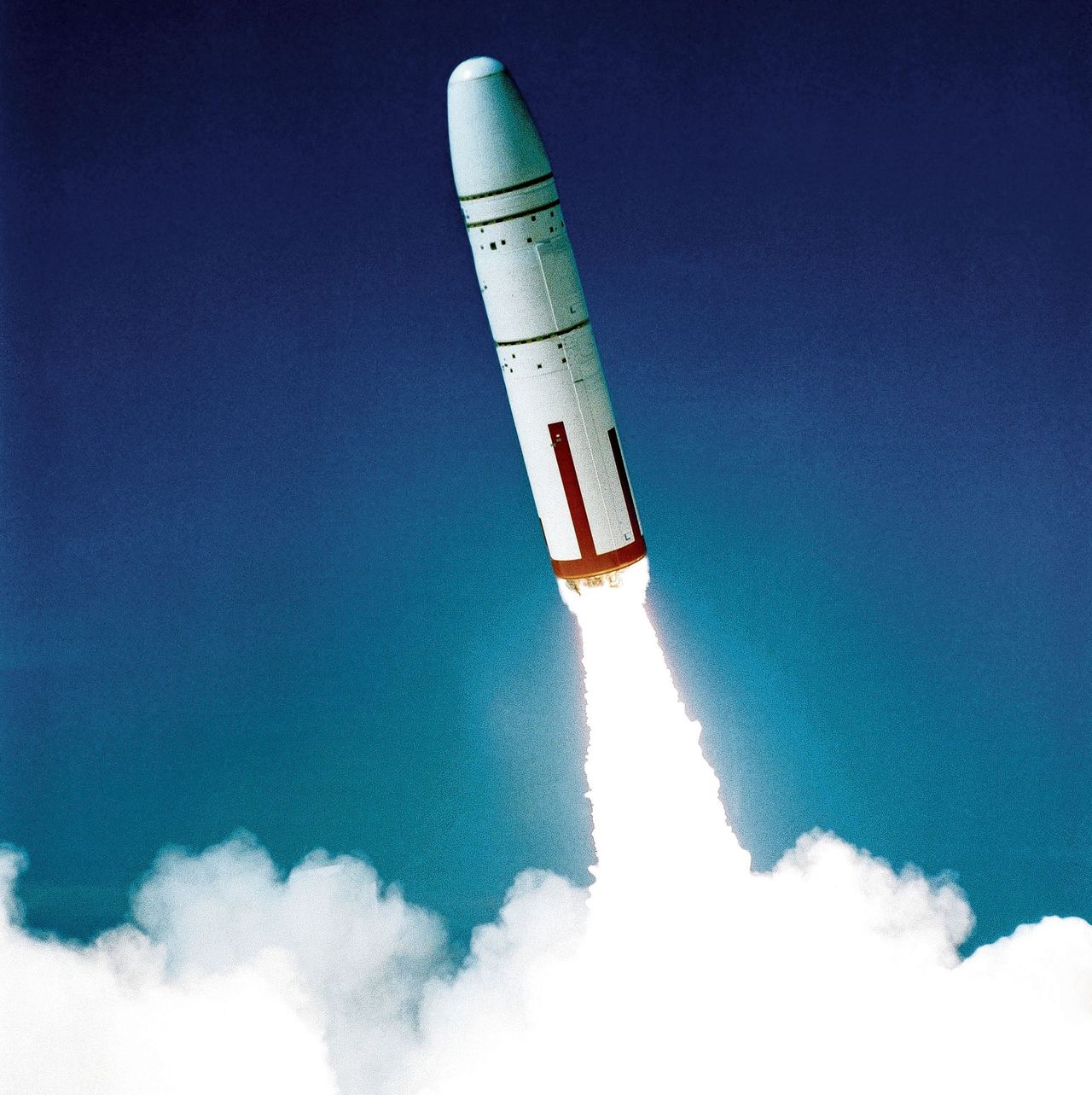 Testlancering van een intercontinentaleTrident C4-raket vanuit een Amerikaanse onderzeeboot, 1978.