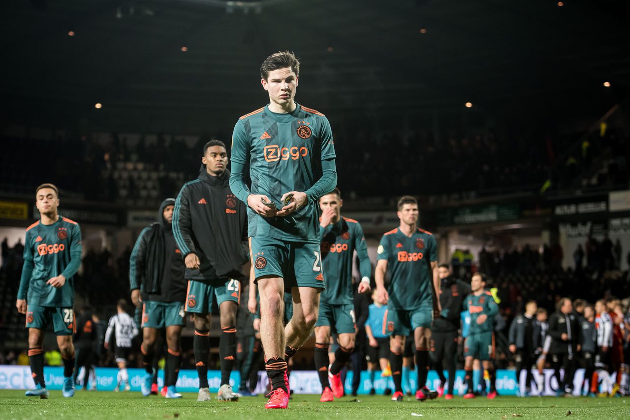 Ajax verliest van Heracles Almelo, AZ en PSV winnen - NRC