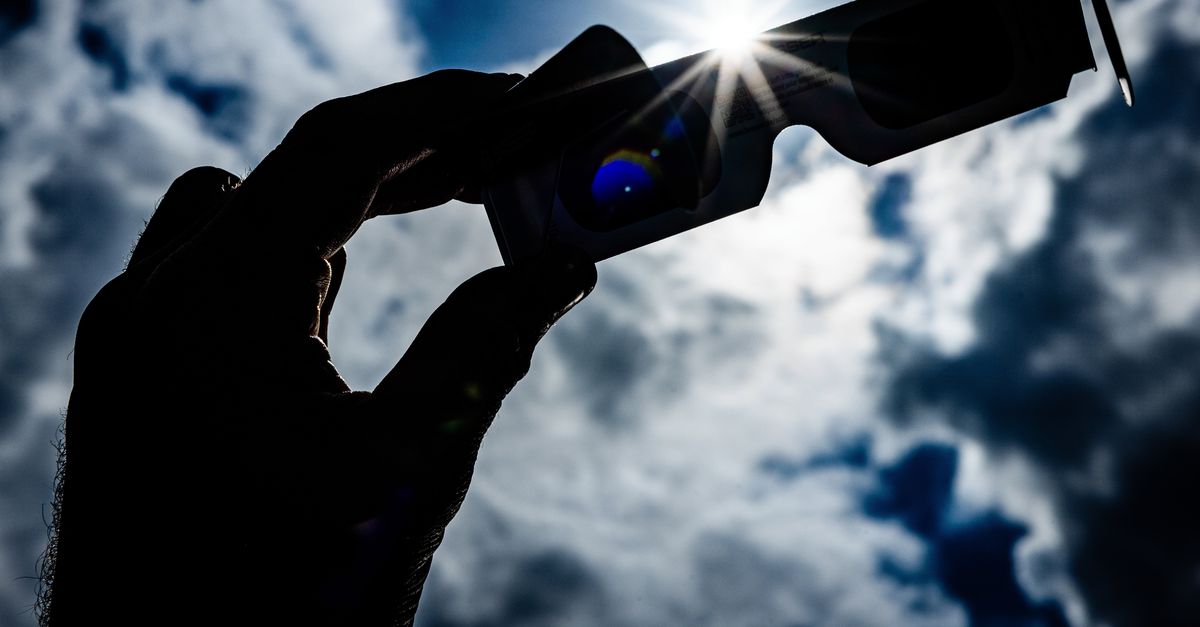 In aanloop naar zonsverduistering haalt Bol twintig soorten eclipsbrillen uit de handel na twijfel o