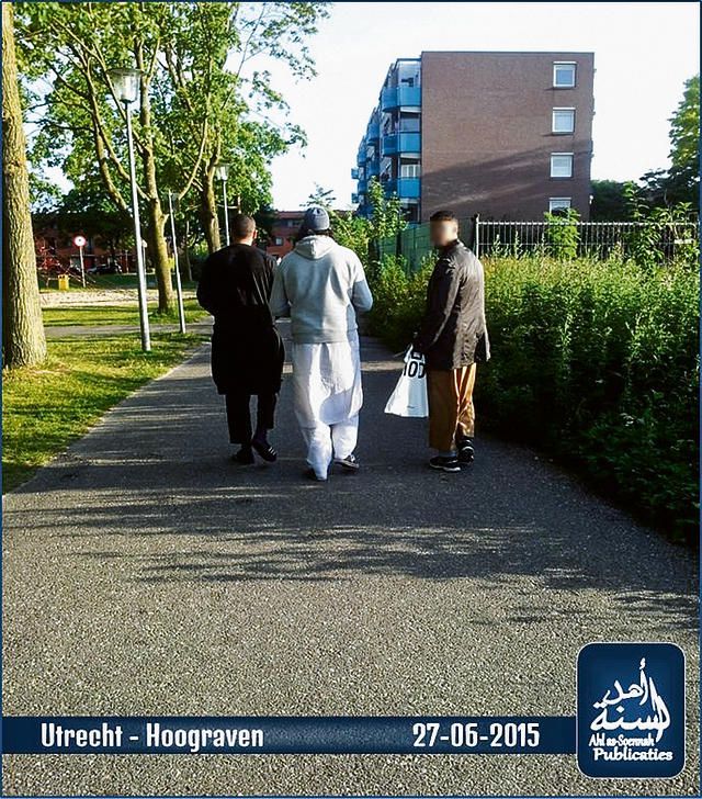 Foto afkomstig van een openbare Facebook-pagina van stichting Al-Ighaatha uit de Utrechtse gemeente De Bilt waarvan de leden molsimgevangenen, asielzoekers en zieke geloofsgenoten bezoeken en, soms financieel, steunen. De foto's zijn inmiddels verwijderd.