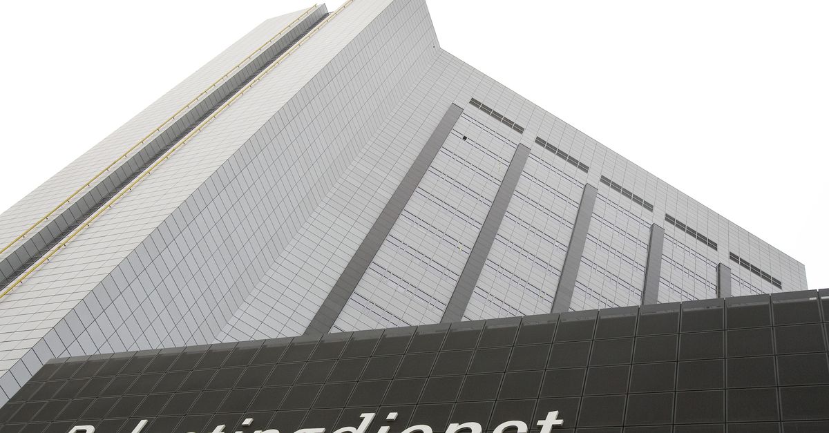FIOD doet inval bij zes bedrijven om miljoenenfraude - NRC