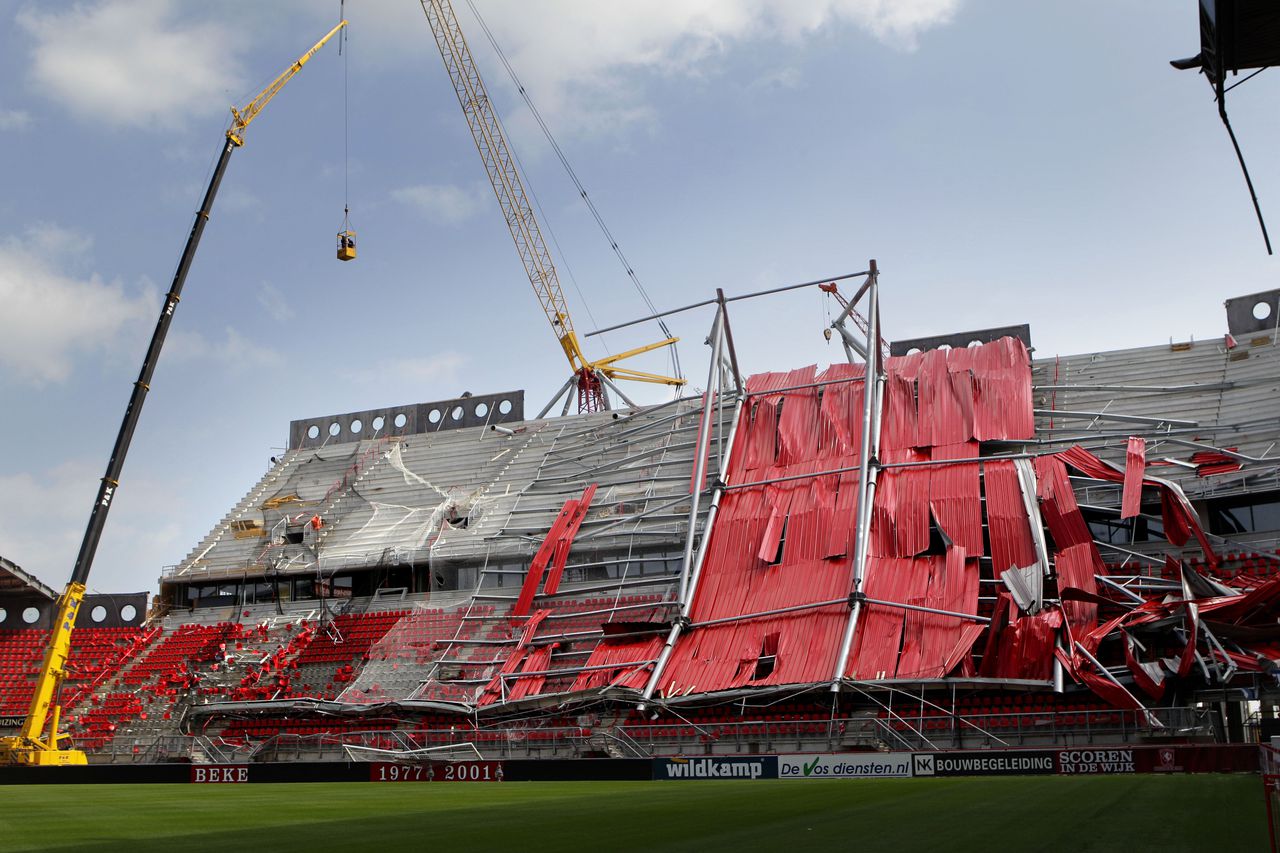 Om Schikt Met Bouwbedrijven Dakinstorting Twente Stadion Nrc