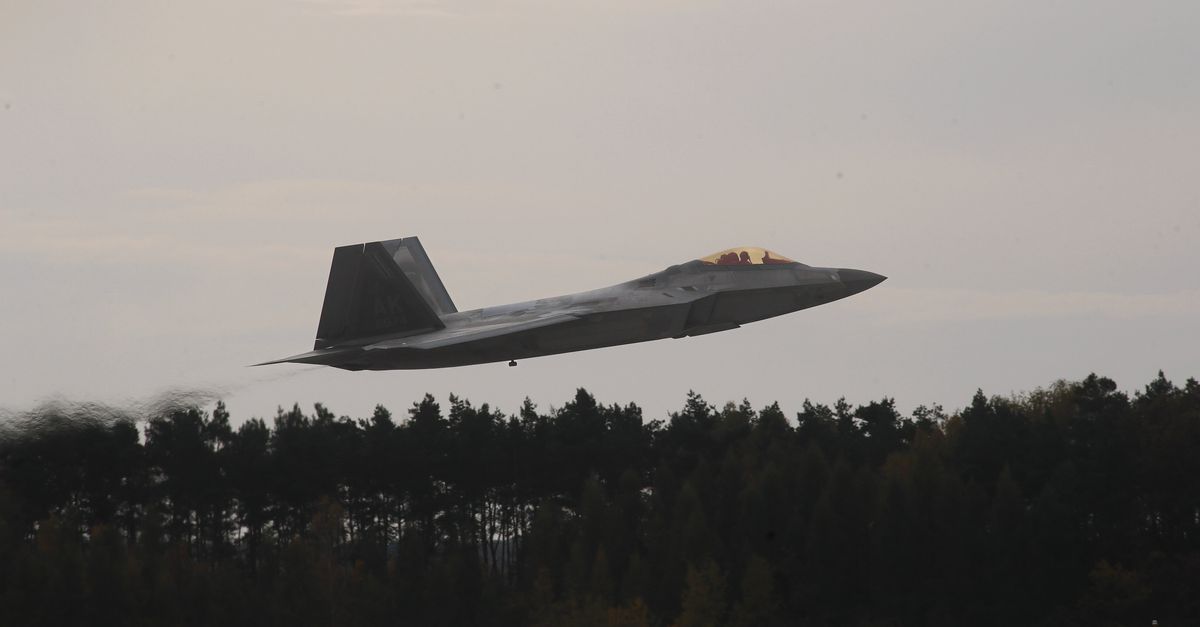 Tientallen Amerikaanse militaire vliegtuigen richting Europa en Midden-Oosten