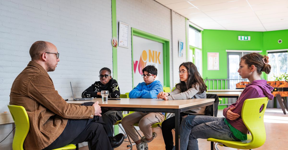 ‘Als je minder geld hebt en je werkt hard, dan lukt het wel’, zegt Rafi (11). Vier kinderen en een onderzoeker over ongelijkheid