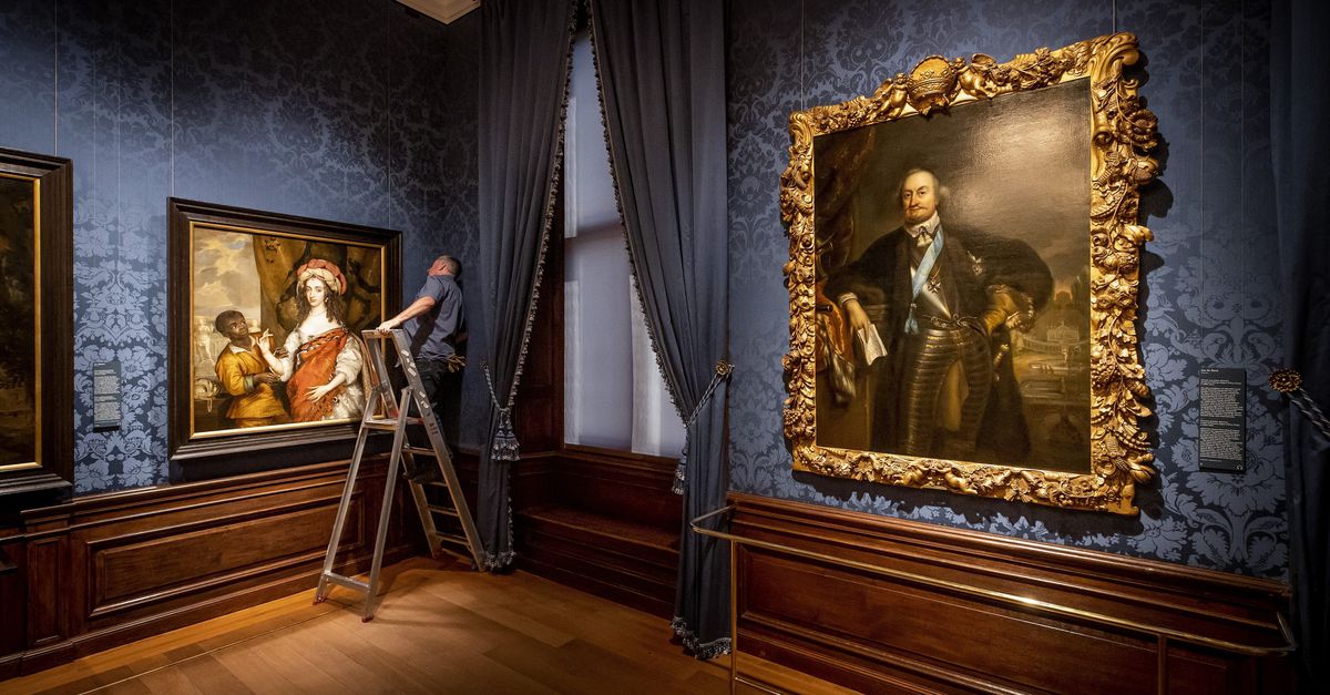 Foto van zaal in het Mauritshuis met portret van Johan Maurits