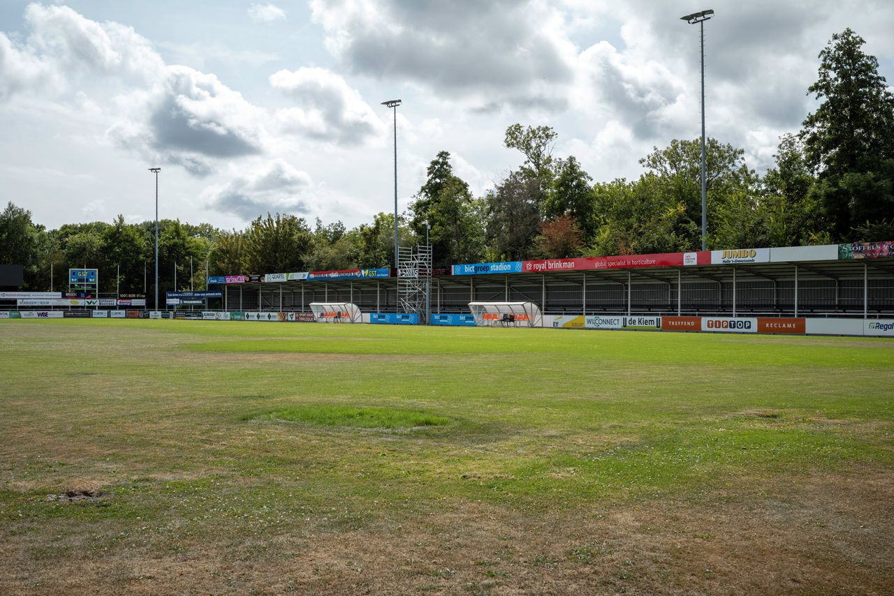 Delfland football clubs fear for their fields due to watering ban: 'Nothing grows without water'