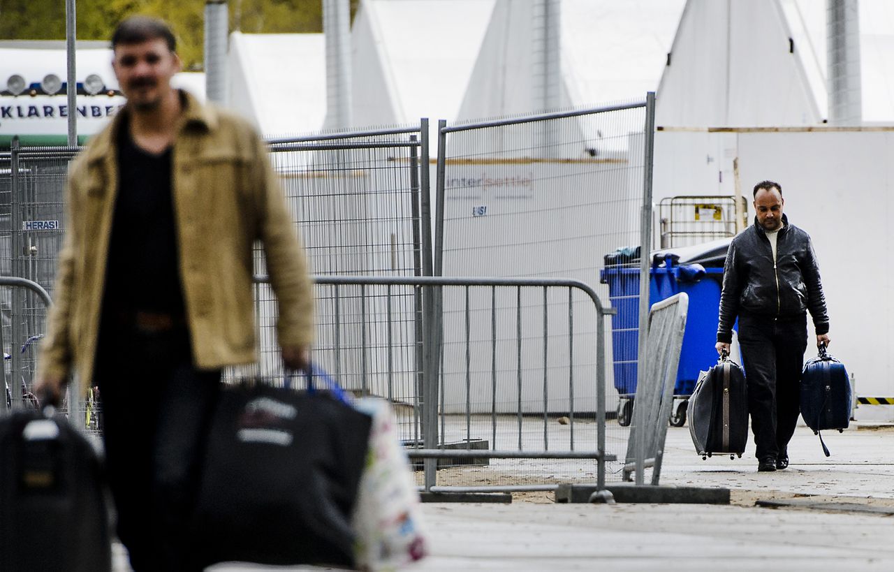 Nederland stuurt 450 asielzoekers terug naar