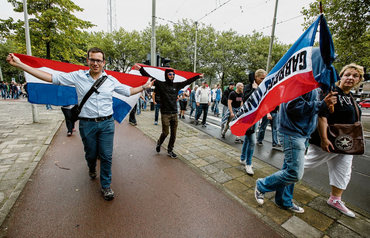 Een protestmars gericht tegen moslims en antisemitisme in de Haagse Schilderswijk en Transvaal in 2014.