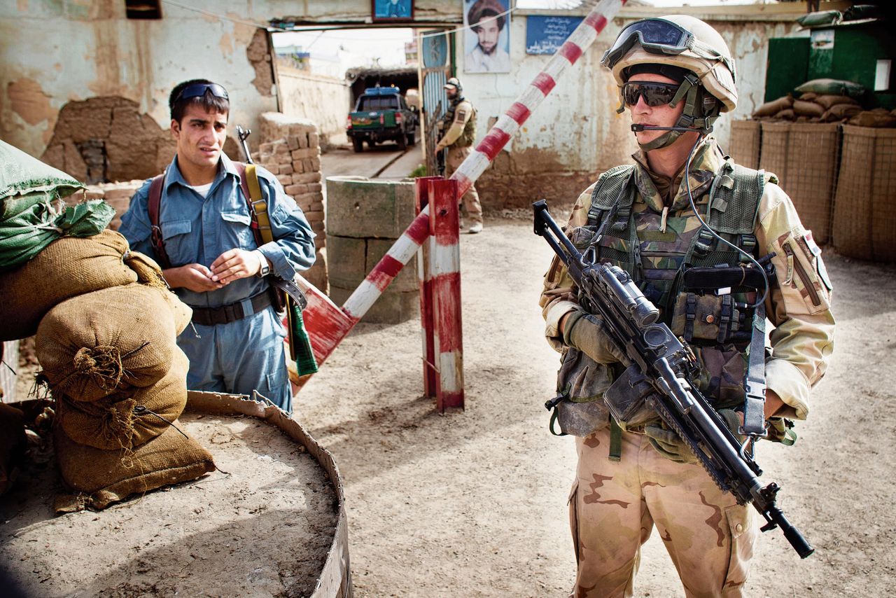 Nederlandse militair in Kunduz in 2011. Nederland is nu nog met zo’n honderd mensen actief in Afghanistan in het kader van een politiemissie.