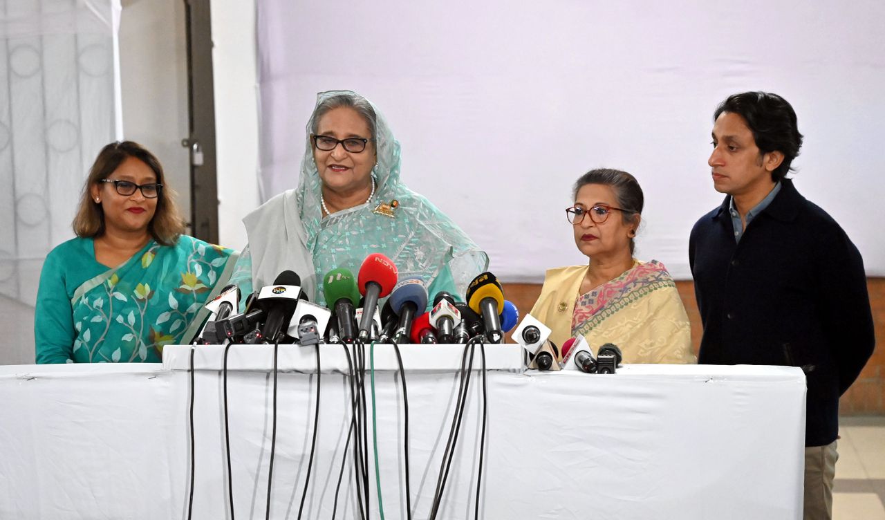 Sheikh Hasina wint opnieuw ‘schijnverkiezingen’ Bangladesh, opkomst slechts 40 procent 