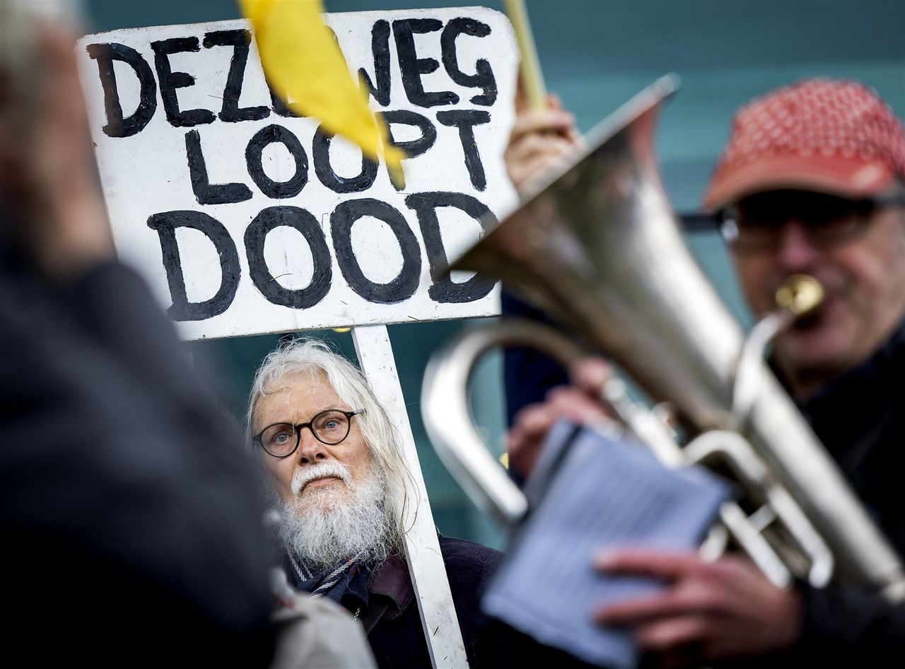 Negentig activisten aangehouden bij wegblokkade in Den Haag 