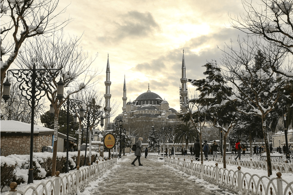 Athene en Istanbul getroffen door hevige sneeuwval en vrieskou 