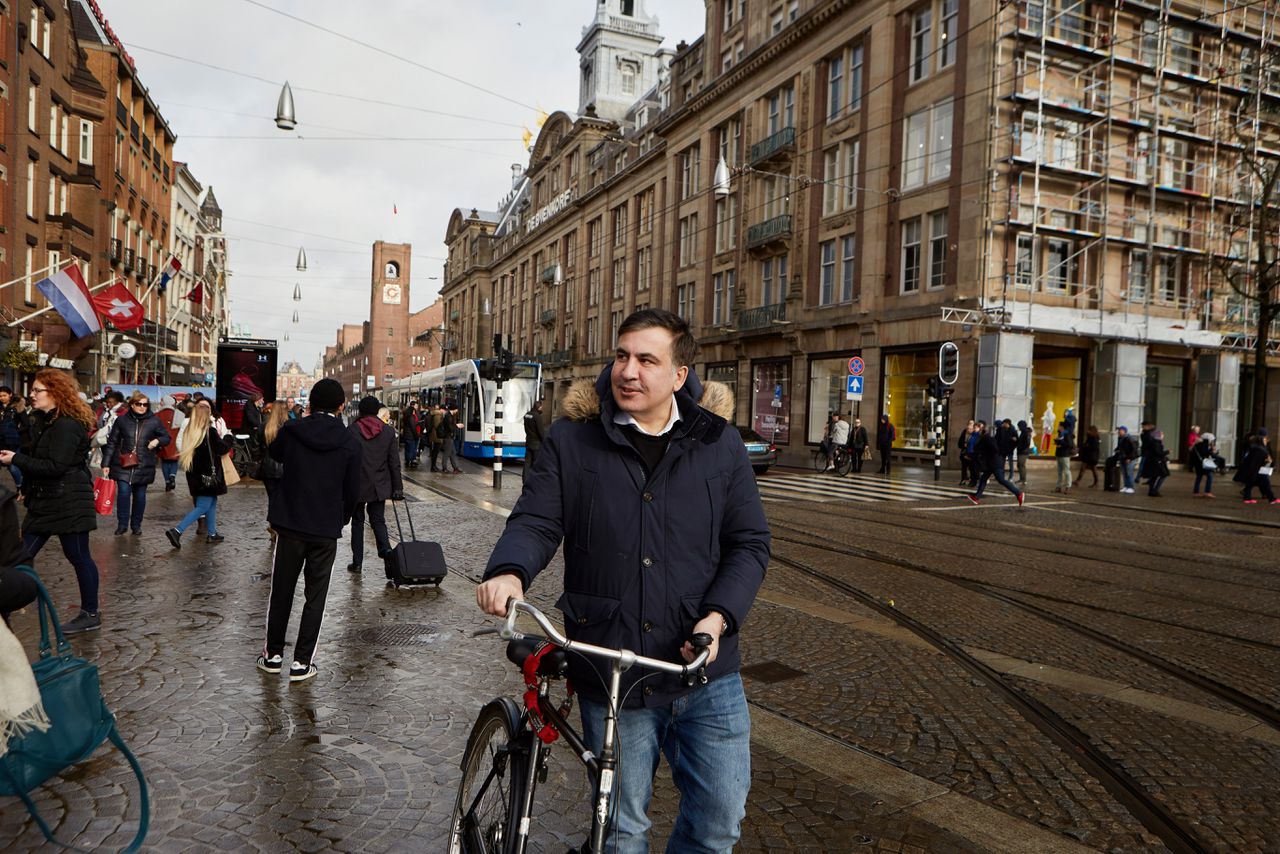 Georgisch en Oekraïens oppositiepoliticus Micheïl Saakasjvili op de Dam in Amsterdam, kort na zijn aankomst in Nederland.