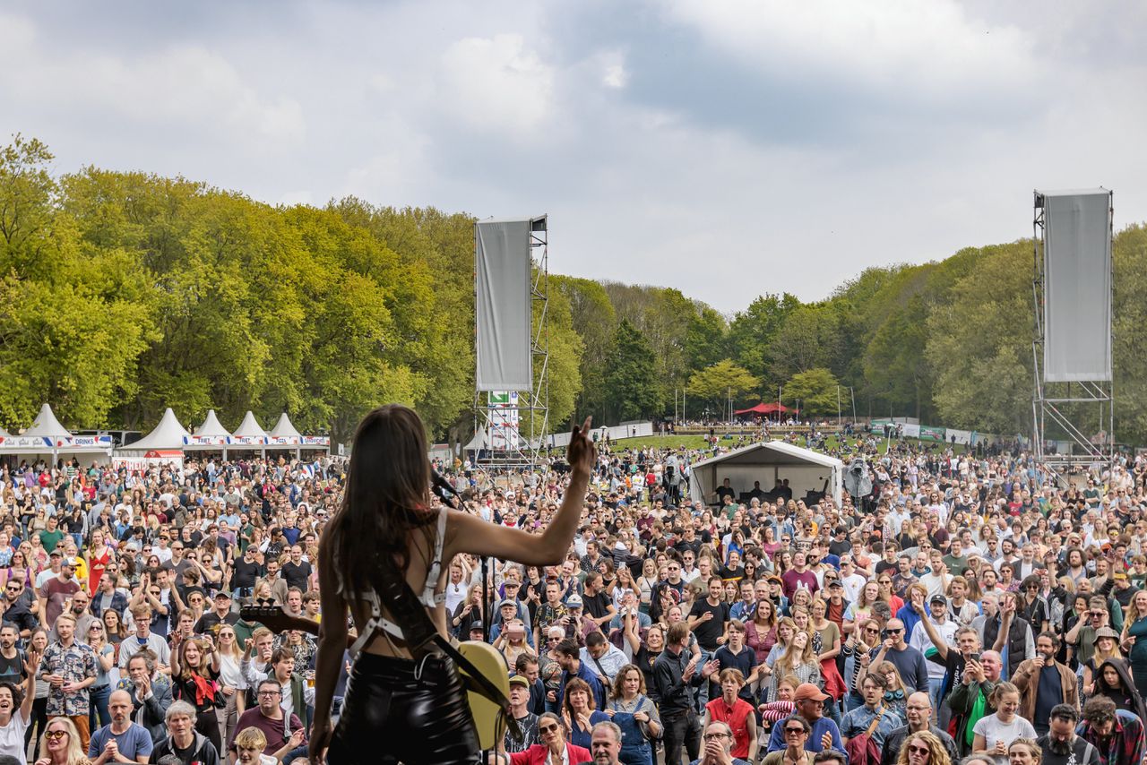 De band My Baby op het Bevrijdingsfestival in Park Transwijk in Utrecht, 5 mei 2022.