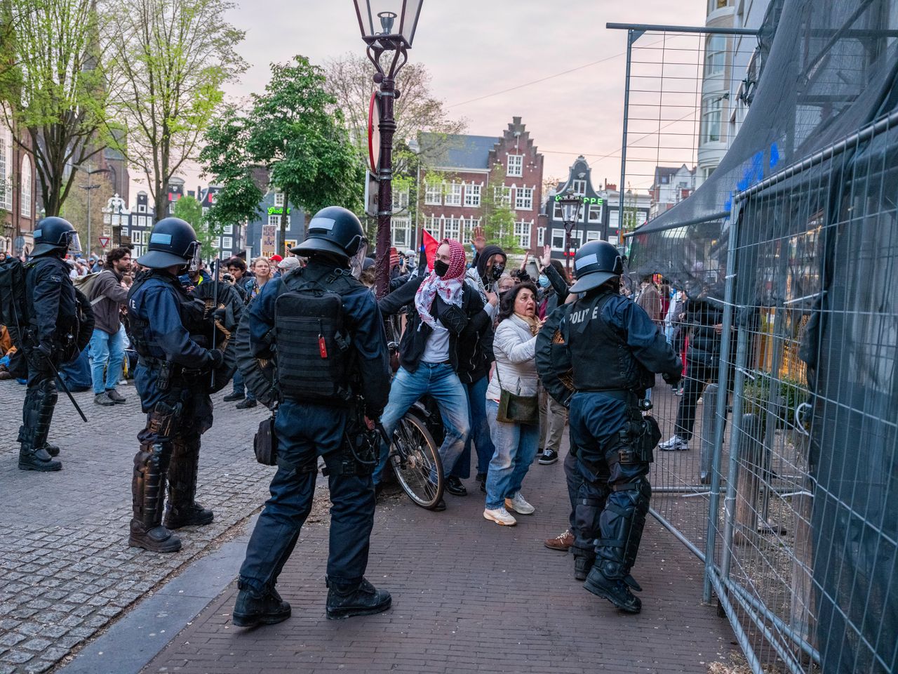 Drie aanhoudingen bij pro-Palestijnse demonstratie in Amsterdam 