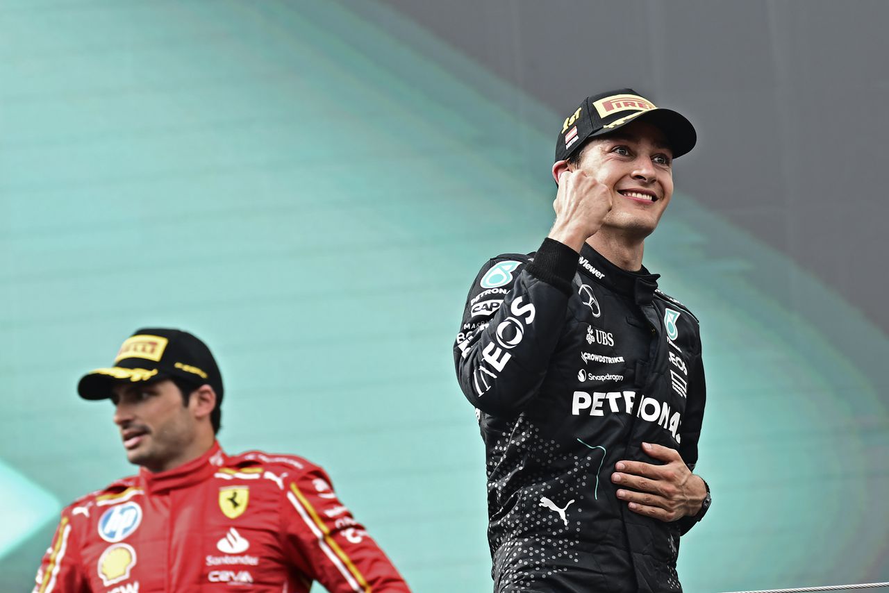 George Russell wint in GP Oostenrijk, Verstappen eindigt vijfde na ‘dramatische race’ 