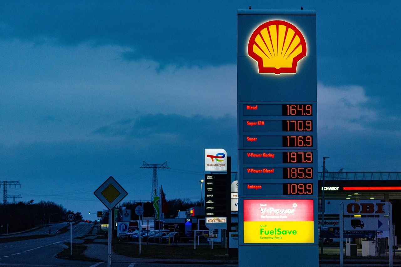 De benzineprijzen afgelopen week bij een Duits gasstation. De olieprijs bepaalt slechts deels de consumentenprijzen voor benzine en diesel.