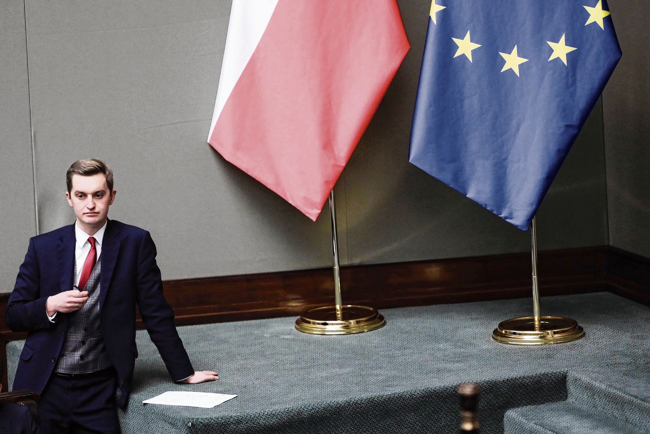 De Poolse staatssecretaris Sebastian Kaleta. Polen kreeg al drie keer een terechtwijzing van het Europees Hof.